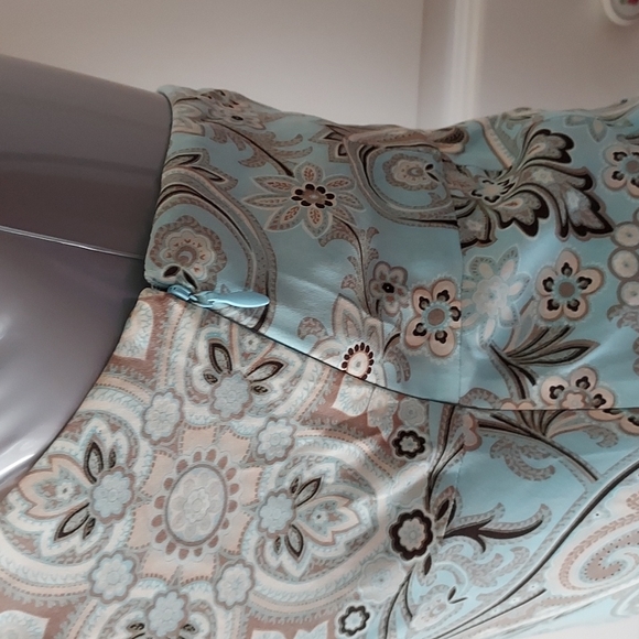 Ann Taylor blue and white floral halter dress - Picture 9 of 9